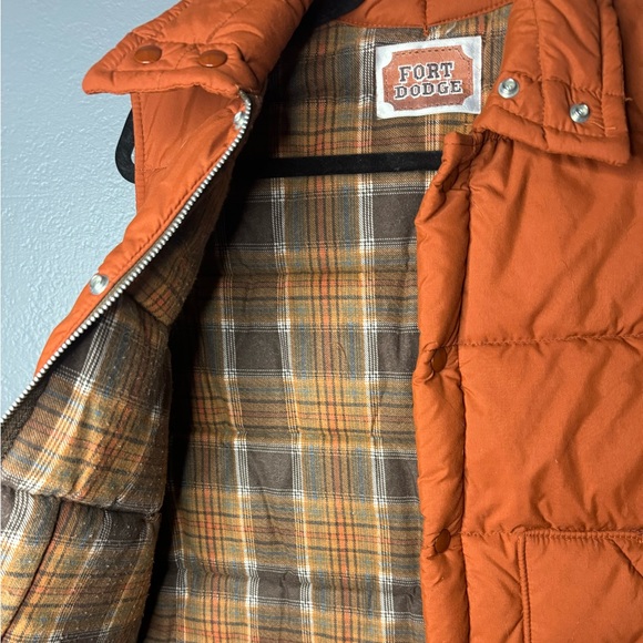 Fort Dodge vintage puffer vest. Flannel lined withh pockets and metal snaps. - Picture 3 of 5